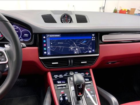 Used 2022 Porsche Cayenne Coupe image 17