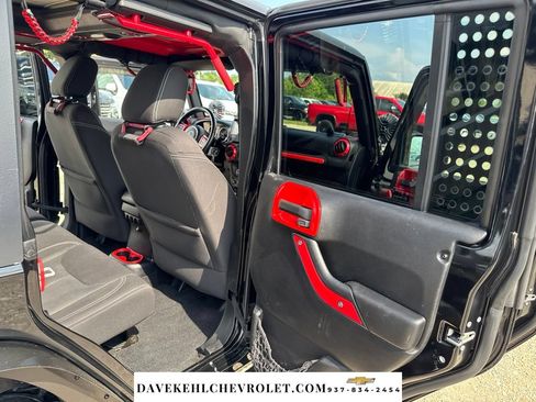 Used 2015 Jeep Wrangler Unlimited Sahara AWD/4WD image 21