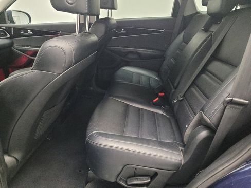 Used 2019 Kia Sorento EX image 18