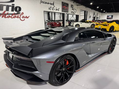 Used 2017 Lamborghini Aventador S image 7