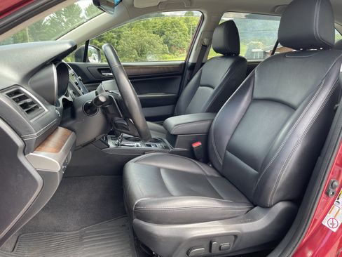 Used 2018 Subaru Outback 3.6R Limited AWD/4WD image 9