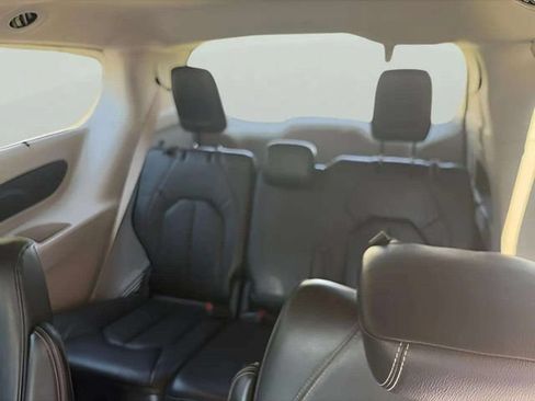 Used 2022 Chrysler Pacifica Touring-L FWD image 14