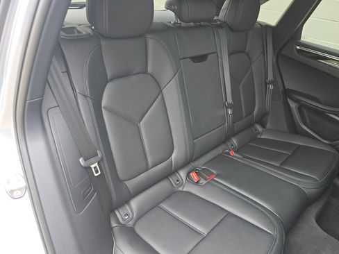 Certified 2026 Porsche Macan AWD/4WD image 21