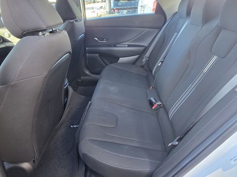 Used 2025 Hyundai Elantra Blue image 27