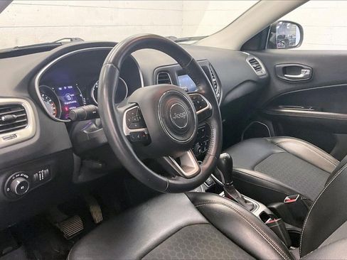 Used 2019 Jeep Compass Latitude image 11