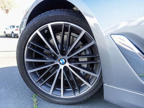 Used 2021 BMW 530i image 10