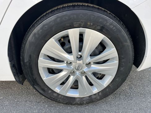 Used 2025 Nissan Sentra S FWD image 28