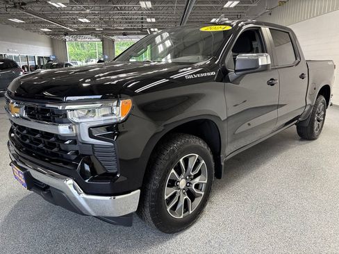 Used 2024 Chevrolet Silverado 1500 LT AWD/4WD image 3