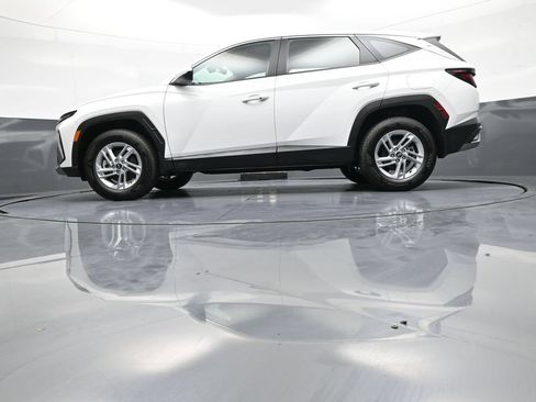 Certified 2025 Hyundai Tucson SE AWD/4WD image 32
