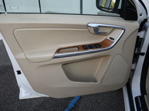 Used 2016 Volvo XC60 T6 image 11