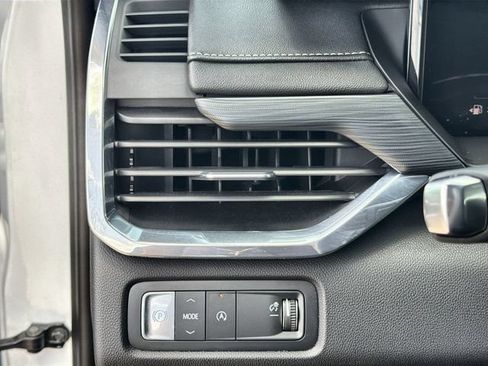 Certified 2026 GMC Acadia Elevation w/ Elevation Premium Package FWD image 17