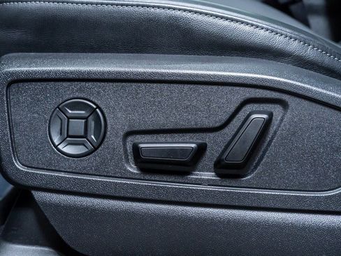 Used 2025 Audi Q5 Premium w/ Convenience Package image 17