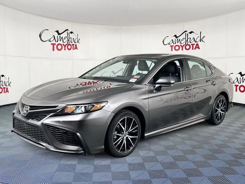 Used 2023 Toyota Camry SE image 2