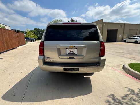 Used 2015 Chevrolet Suburban LT RWD image 3