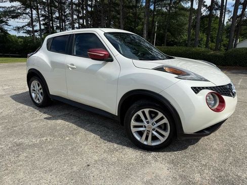 Used 2015 Nissan Juke SV FWD image 2