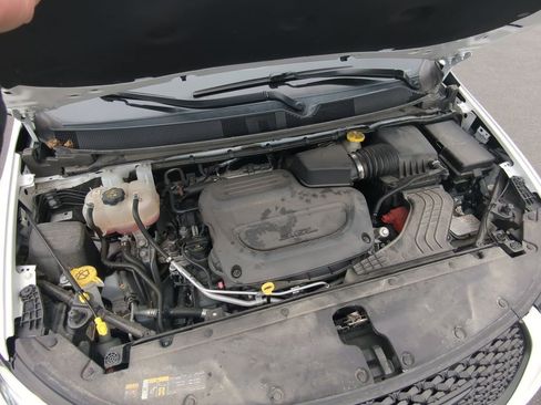 Used 2024 Chrysler Pacifica Touring-L w/ S Appearance Package FWD image 33