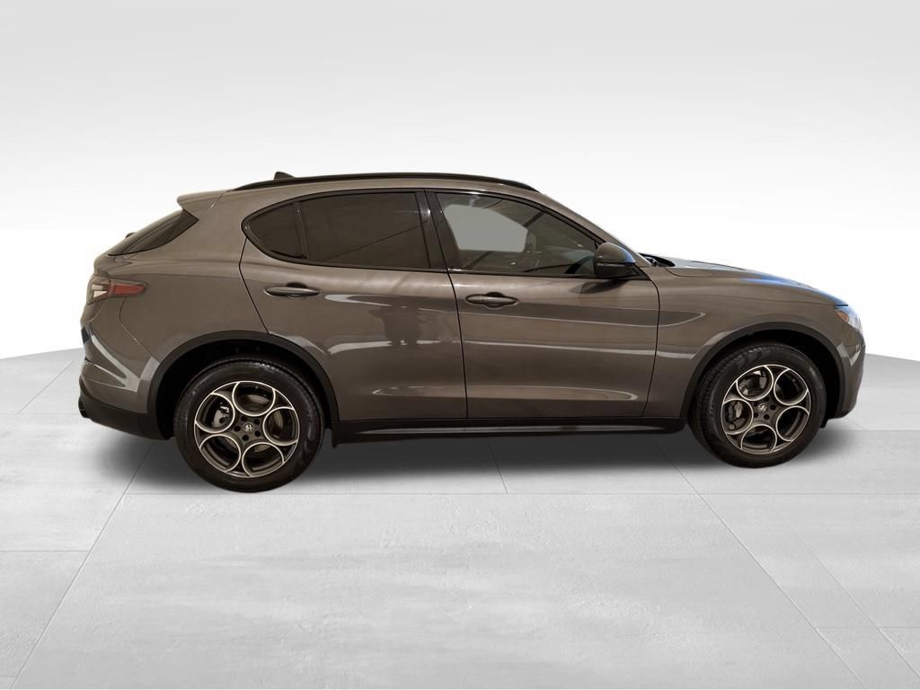 New 2025 Alfa Romeo Stelvio Sprint w/ Convenience Package AWD/4WD image 6