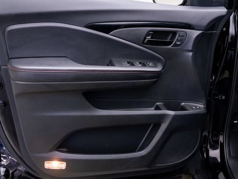 Certified 2024 Honda Passport Black Edition image 14