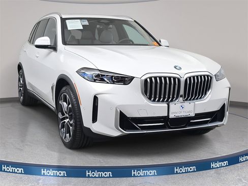 Used 2025 BMW X5 xDrive40i w/ Parking Assistance Package image 3