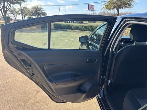 Used 2020 Nissan Versa S image 21