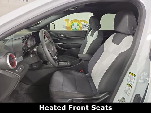 Certified 2024 Chevrolet Trax RS w/ Sunroof Package FWD image 11