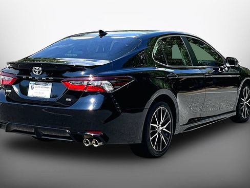 Used 2021 Toyota Camry SE w/ Convenience Package FWD image 8