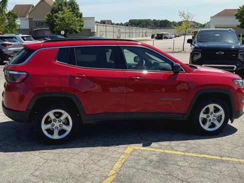Used 2024 Jeep Compass Latitude AWD/4WD image 9