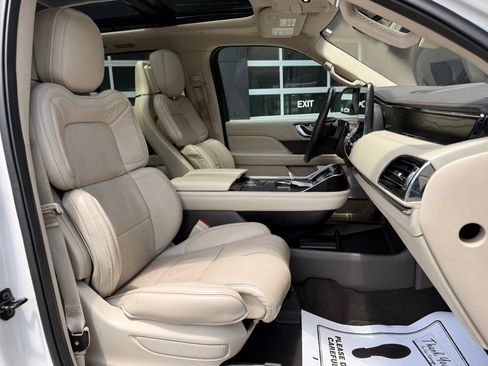 Used 2019 Lincoln Navigator L Reserve AWD/4WD image 14