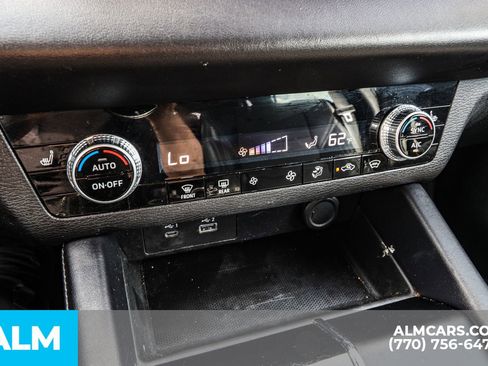 Used 2023 Mitsubishi Outlander SE image 43