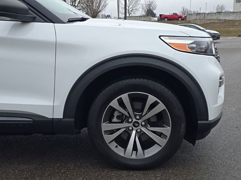 Used 2021 Ford Explorer XLT w/ Equipment Group 202A image 12