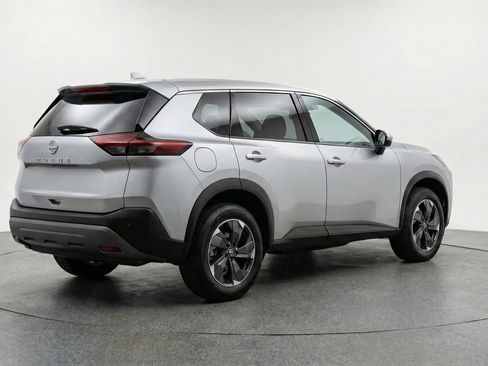 Used 2025 Nissan Rogue SV image 9