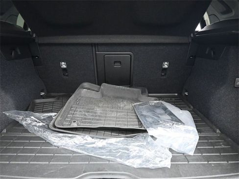 Used 2023 Volvo XC40 B5 Plus w/ Driver Assist Package image 31