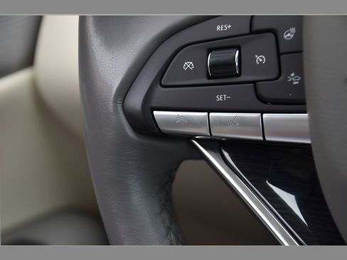 Used 2024 Cadillac XT6 Premium Luxury FWD image 36