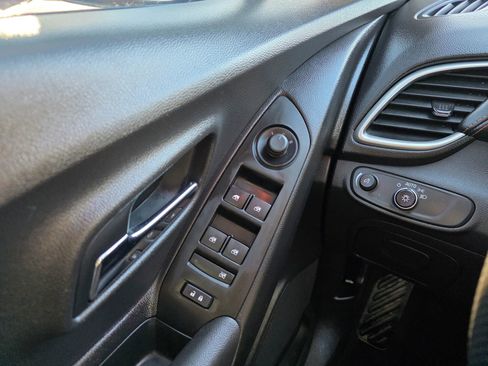 Used 2018 Chevrolet Trax LS image 18