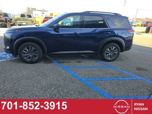 Used 2024 Nissan Pathfinder SV AWD/4WD image 3