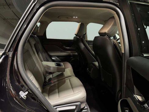 Certified 2025 Lincoln Corsair AWD image 23
