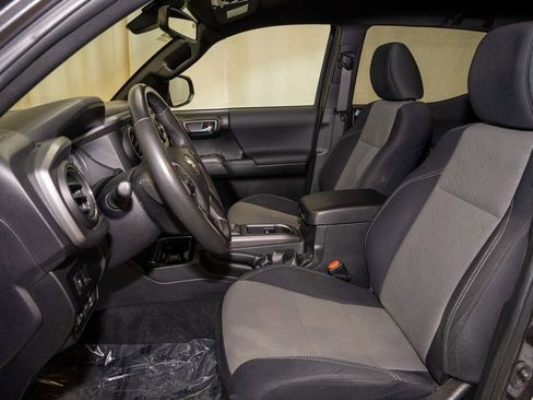 Used 2022 Toyota Tacoma TRD Off-Road image 9