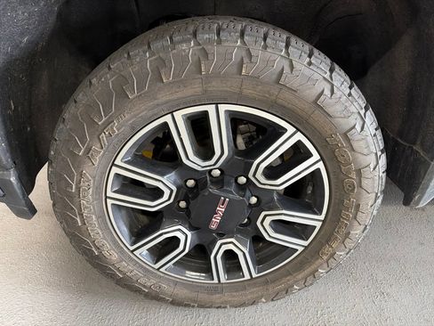 Used 2022 GMC Sierra 2500 AT4 w/ AT4 Premium Plus Package AWD/4WD image 5