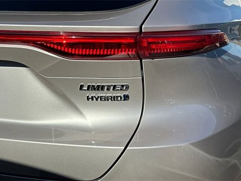 Used 2021 Toyota Venza Limited image 7