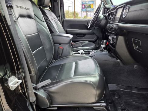 Used 2020 Jeep Gladiator Overland image 12