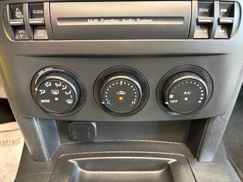 Used 2007 MAZDA MX-5 Miata Touring RWD image 12