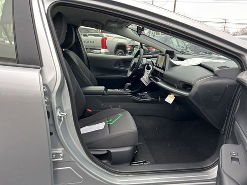 New 2026 Toyota Prius LE FWD image 8