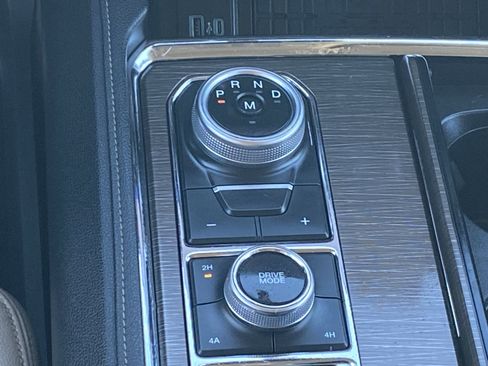 Used 2022 Ford Expedition Limited image 25