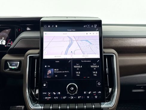 Used 2025 GMC Yukon Denali Ultimate AWD/4WD image 38