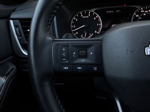 Used 2025 Nissan Rogue SV FWD image 33