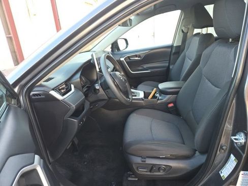 Used 2025 Toyota RAV4 XLE AWD/4WD image 18