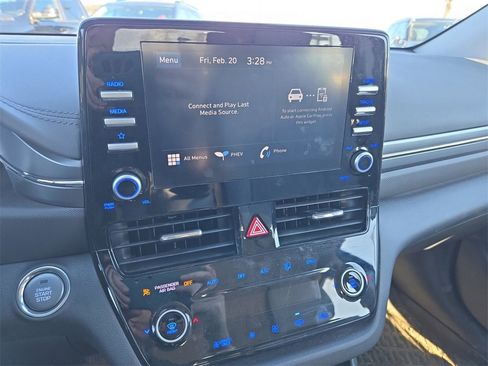 Used 2022 Hyundai Ioniq SE image 17