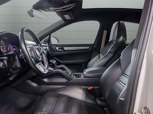 Used 2023 Porsche Cayenne Coupe AWD/4WD image 43
