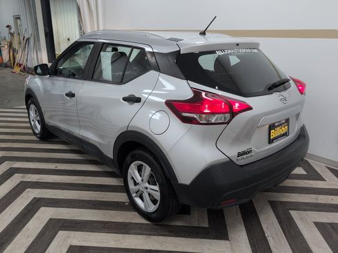 Used 2018 Nissan Kicks S image 22