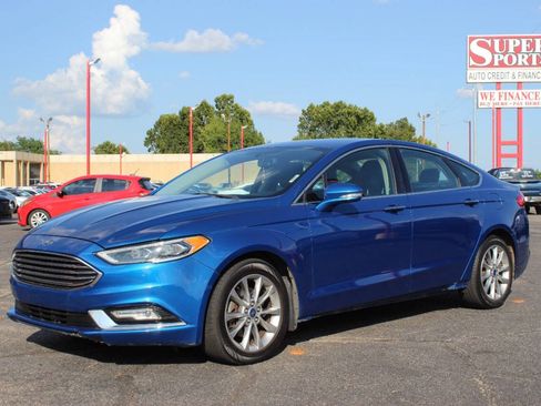 Used 2017 Ford Fusion SE w/ Fusion SE Technology Package FWD image 7